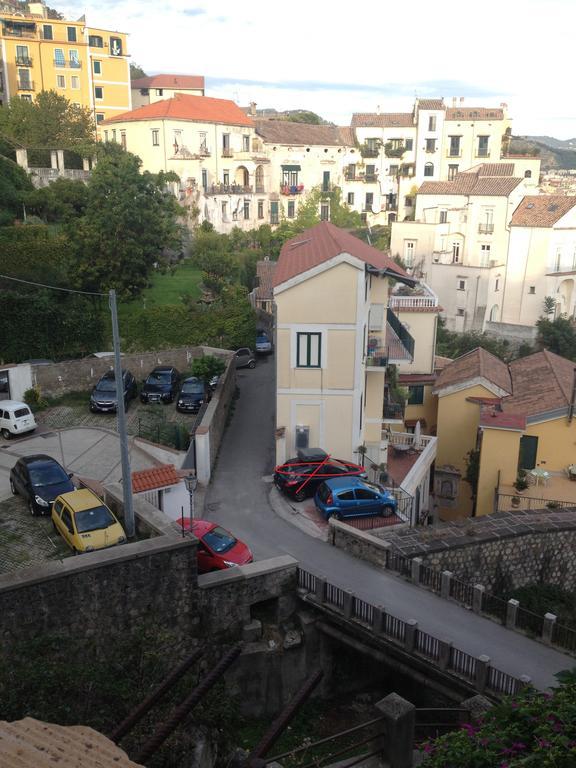 Апартаменты Fronte Al Porto Салерно Экстерьер фото