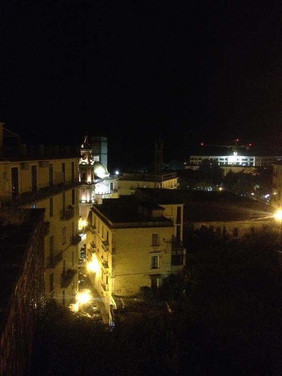 Апартаменты Fronte Al Porto Салерно Экстерьер фото