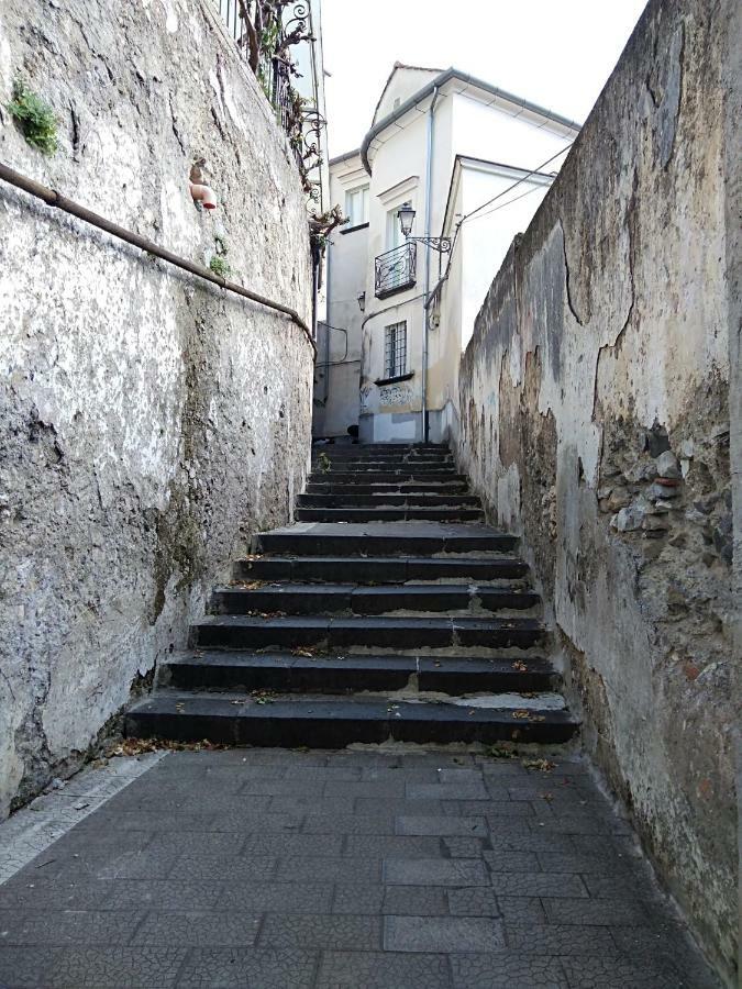 Апартаменты Fronte Al Porto Салерно Экстерьер фото