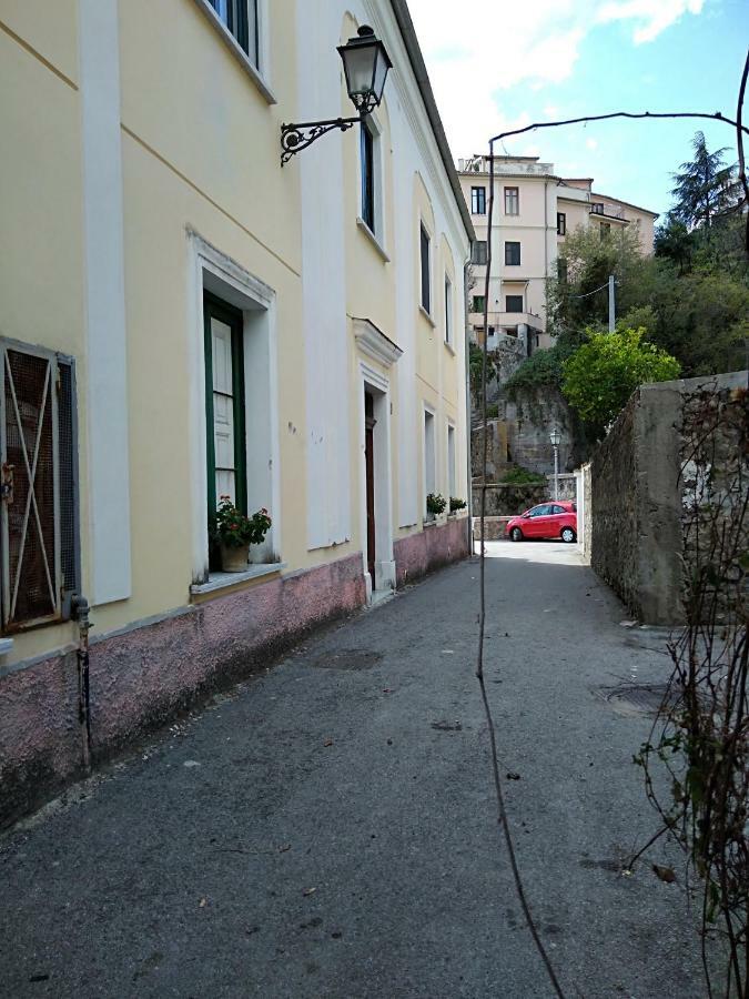 Апартаменты Fronte Al Porto Салерно Экстерьер фото
